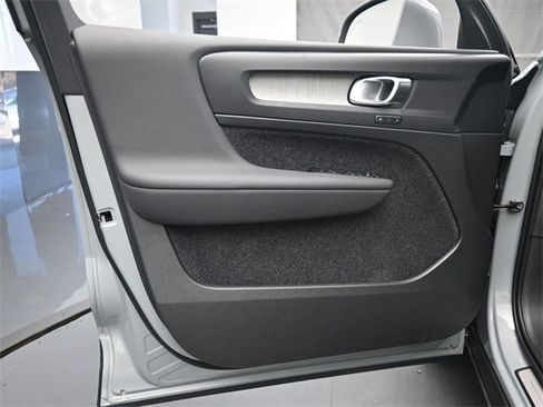 New 2025 Volvo XC40 B5 Core w/ Protection Package Premier image 17