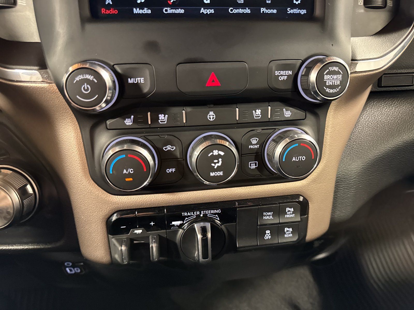 Used 2021 RAM 1500 Laramie AWD/4WD image 23