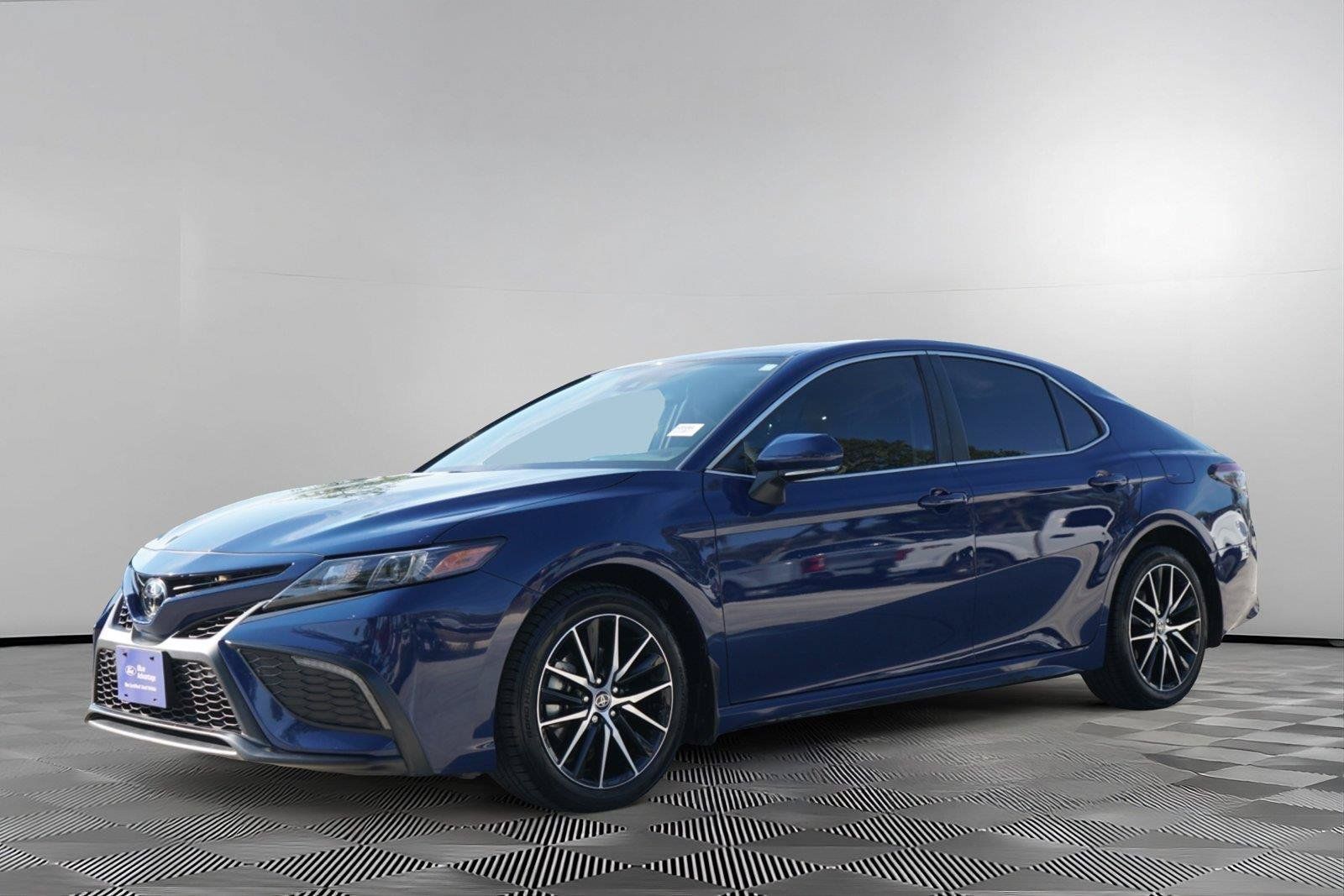 Used 2024 Toyota Camry SE FWD image 8