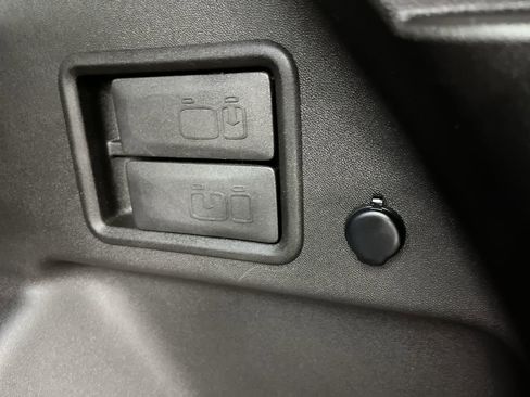 Used 2023 GMC Terrain SLT image 29