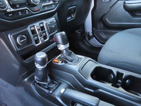 Used 2018 Jeep Wrangler Unlimited Sport S image 17