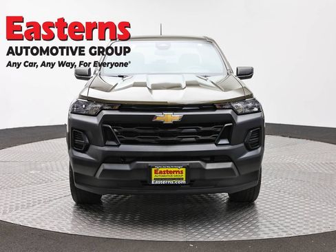 Used 2023 Chevrolet Colorado W/T RWD image 2