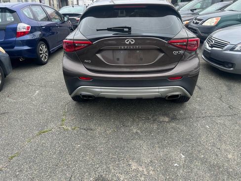 Used 2018 INFINITI QX30 Premium image 6