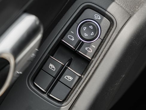 Used 2024 Porsche 718 Boxster w/ Premium Package image 24