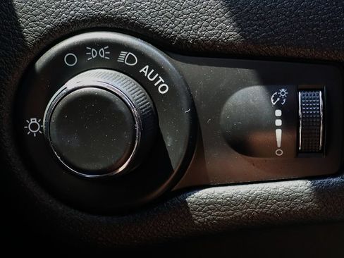 Used 2020 Jeep Cherokee Latitude FWD image 41