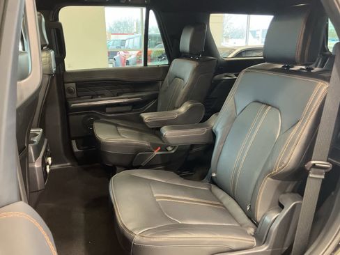 Used 2024 Ford Expedition Platinum image 35