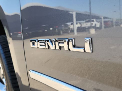 Used 2018 GMC Yukon Denali w/ Denali Ultimate Package image 11