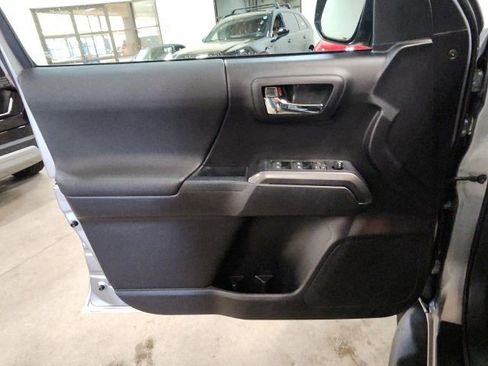 Used 2020 Toyota Tacoma TRD Off-Road w/ Technology Package image 22