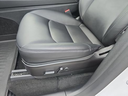 Used 2021 Tesla Model Y Long Range image 32