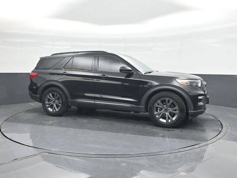 Used 2023 Ford Explorer XLT w/ Equipment Group 202A RWD image 11