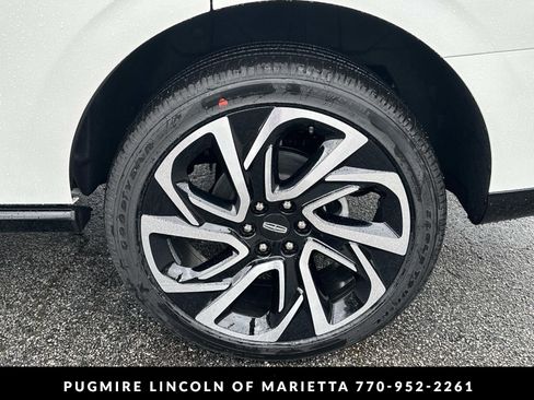 New 2026 Lincoln Navigator Reserve AWD/4WD image 23