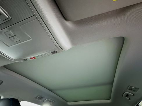 Used 2024 Volkswagen Taos SE image 25