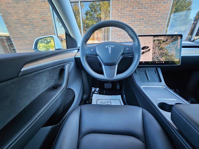 Used 2025 Tesla Model Y Long Range AWD/4WD image 4