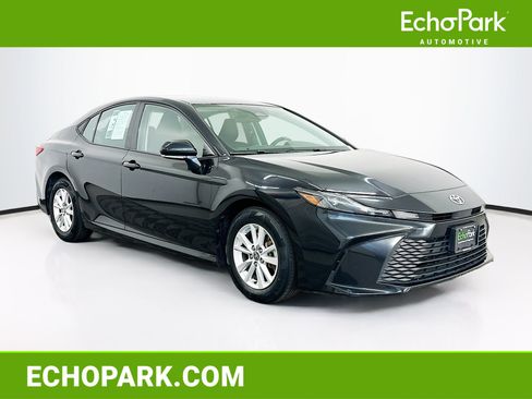 Used 2025 Toyota Camry LE FWD image 1