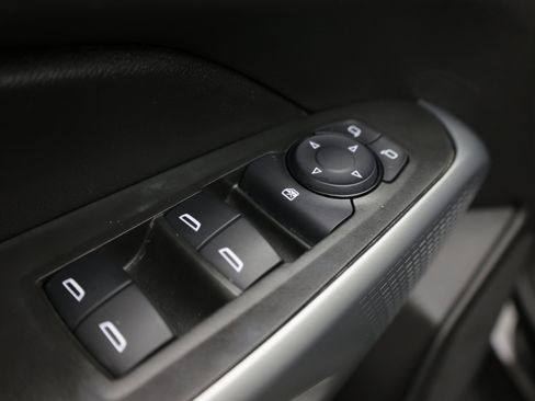 Used 2025 Chevrolet Trax RS w/ Sunroof Package FWD image 14