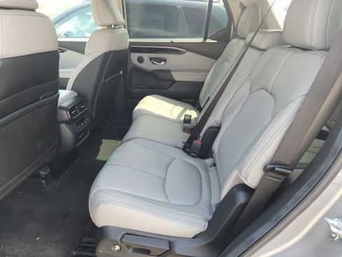 Used 2024 Honda Pilot Touring image 3