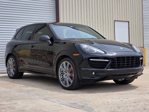 Used 2014 Porsche Cayenne GTS AWD/4WD image 6