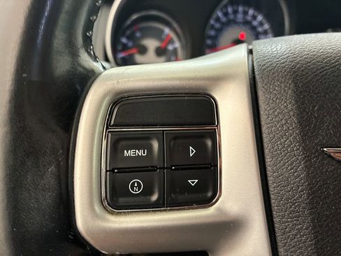 Used 2012 Chrysler 200 Touring FWD image 19