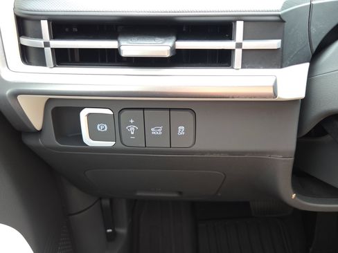 Used 2025 Hyundai Santa Fe SE FWD image 20