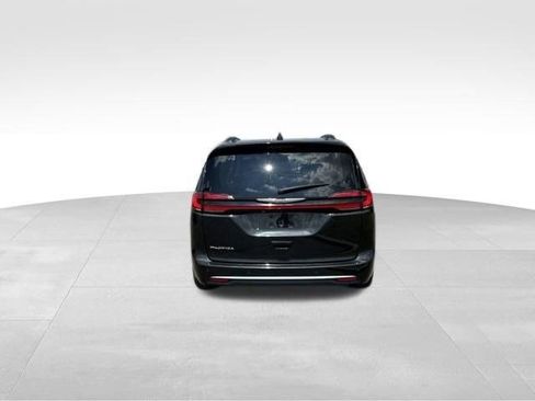 Used 2023 Chrysler Pacifica Limited FWD image 6