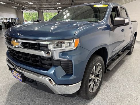 Used 2024 Chevrolet Silverado 1500 LT AWD/4WD image 3