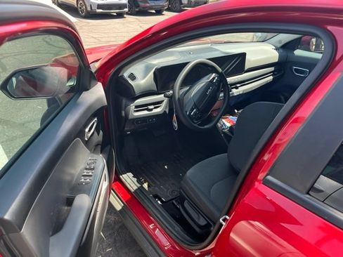 Used 2025 Kia K4 FWD image 3