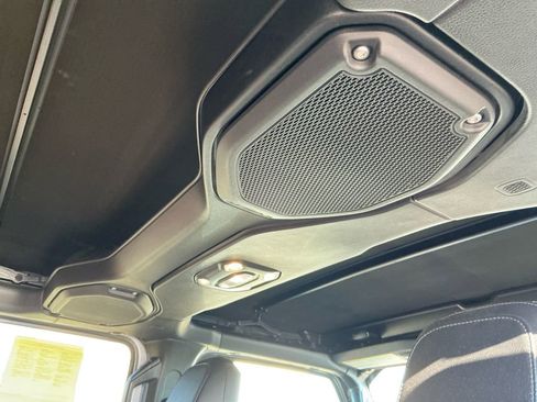 Used 2020 Jeep Wrangler Unlimited Sahara image 21