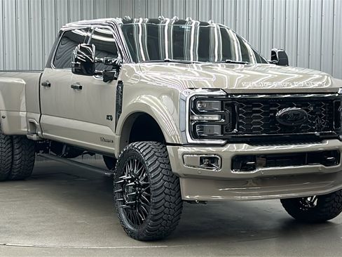 Used 2026 Ford F450 Platinum w/ Platinum Plus Package image 7