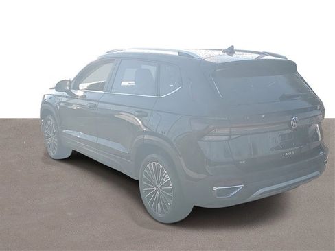 New 2026 Volkswagen Taos SE image 3