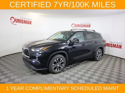 Used 2022 Toyota Highlander XLE AWD/4WD image 3