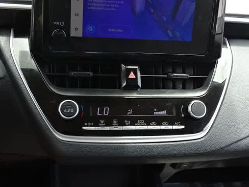 Used 2025 Toyota Corolla LE FWD image 30