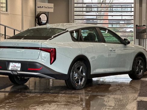 New 2026 Kia K4 LXS image 3