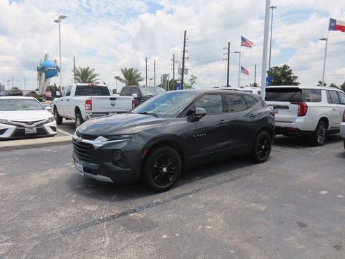 Used 2019 Chevrolet Blazer LT FWD image 2