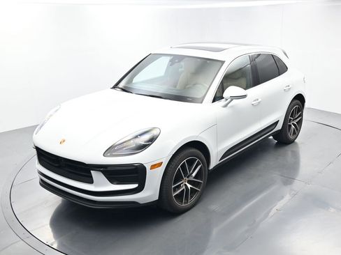 Certified 2024 Porsche Macan image 30