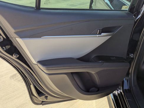 Used 2025 Toyota Camry SE image 14