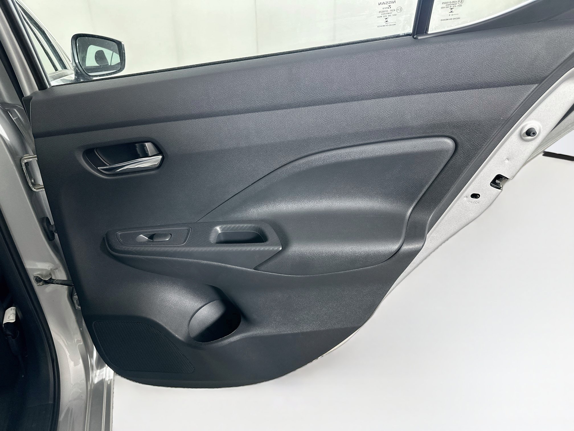 Used 2025 Nissan Versa SV FWD image 27