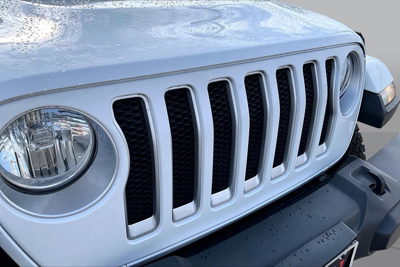 Used 2018 Jeep Wrangler Unlimited Sahara AWD/4WD image 28