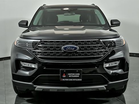 Used 2022 Ford Explorer XLT w/ Equipment Group 202A AWD/4WD image 4