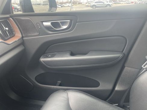 Used 2024 Volvo XC60 B5 Plus image 23