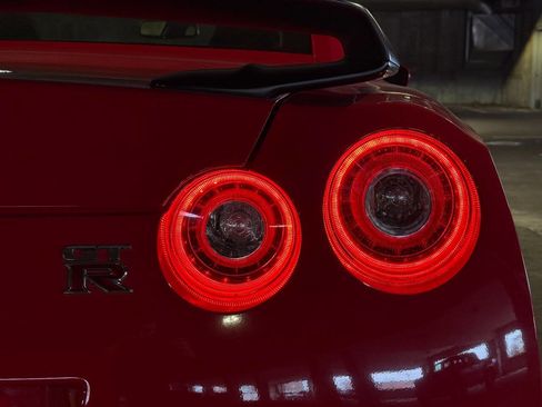 Used 2015 Nissan GT-R Black Edition image 49