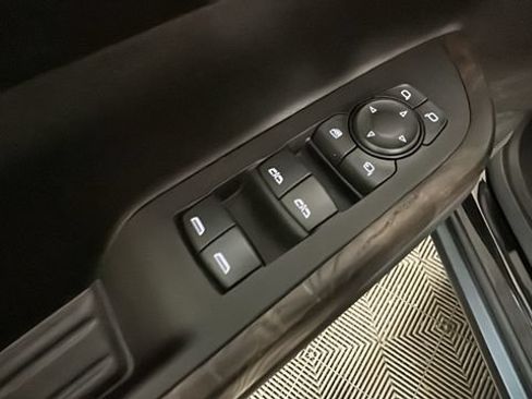 Used 2023 GMC Acadia Denali w/ Black Diamond Edition AWD/4WD image 10