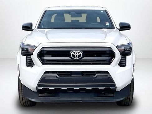Used 2024 Toyota Tacoma SR image 3