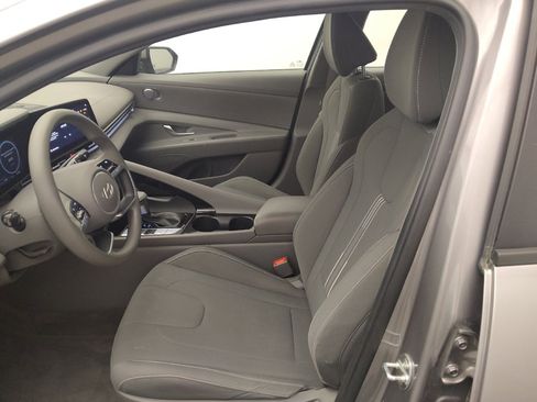 Used 2024 Hyundai Elantra Blue FWD image 17