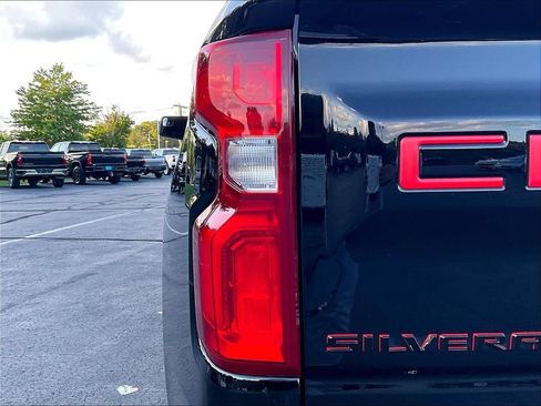 Used 2023 Chevrolet Silverado 1500 RST w/ Redline Edition AWD/4WD image 35
