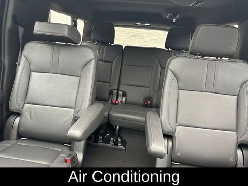 Used 2022 Chevrolet Suburban RST w/ Luxury Package image 18