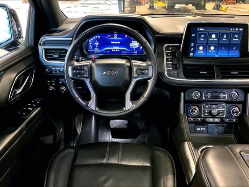 Used 2022 Chevrolet Suburban RST w/ Luxury Package image 18