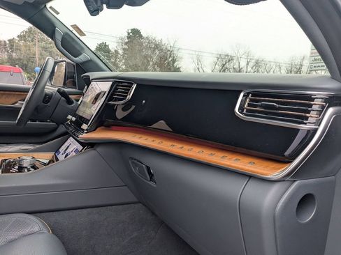 Used 2024 Jeep Grand Wagoneer Series III AWD/4WD image 36
