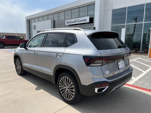 New 2025 Volkswagen Taos SE image 4