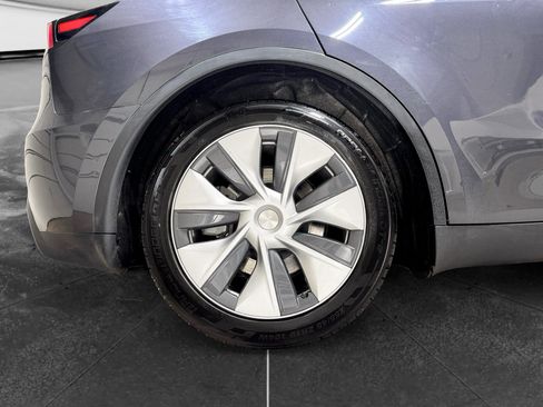 Used 2021 Tesla Model Y Long Range AWD/4WD image 32