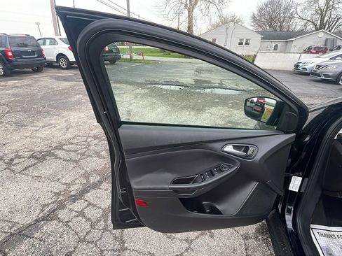 Used 2018 Ford Focus SE FWD image 15